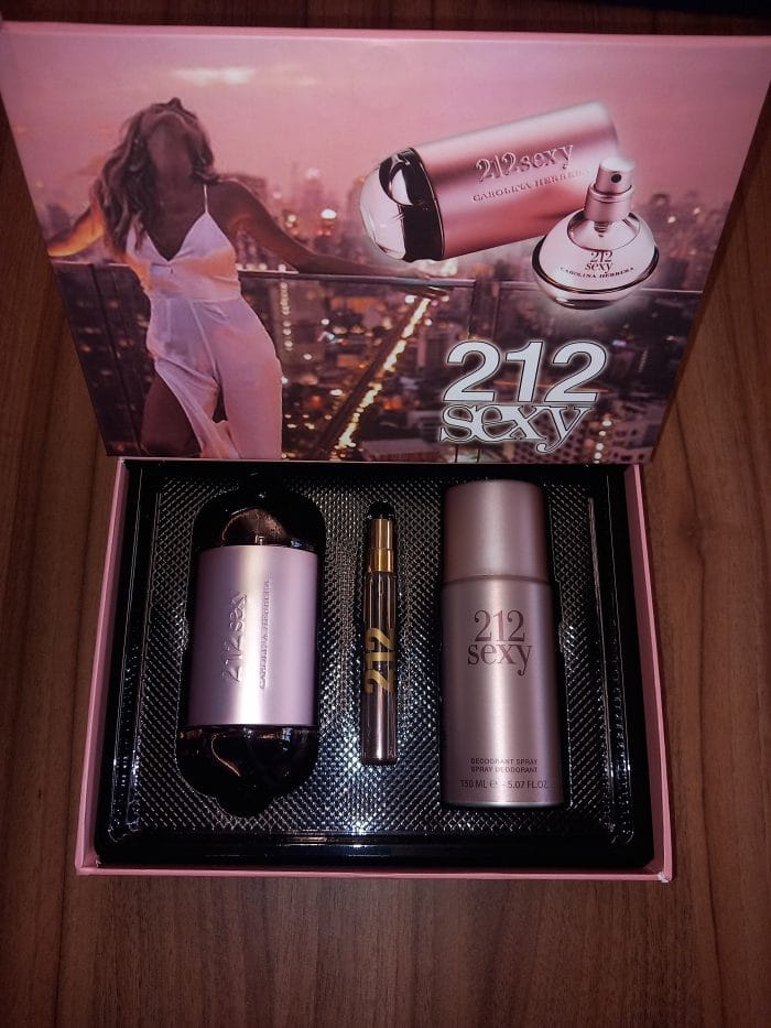 Женски Подаръчен Комплект - Carolina Herrera 212 Sexy 100ml
